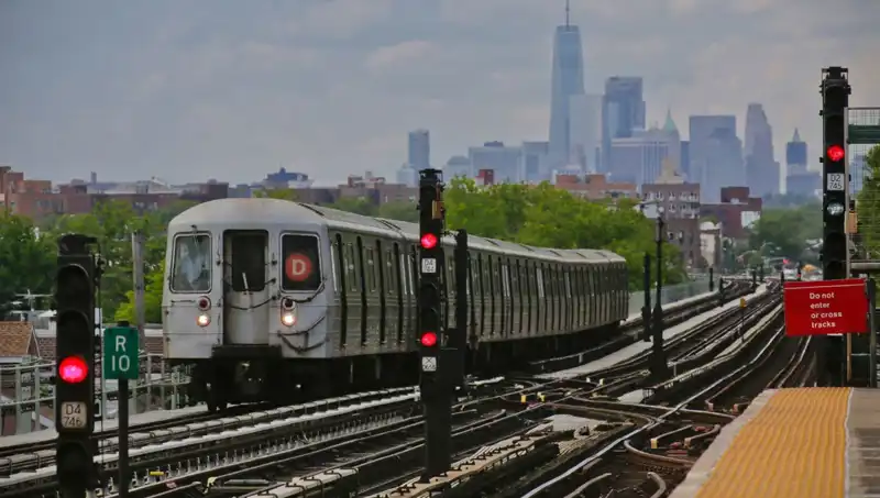Metro Sörfü Tehlikesi: 15 Yaşındaki Genç Hayatını Kaybetti!