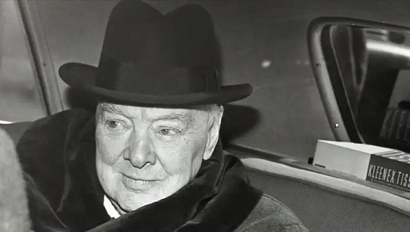 Churchill'in Tarihi Bekar Evi Satışa Çıktı: 3,75 Milyon Sterlinle Yeni Sahibini Arıyor