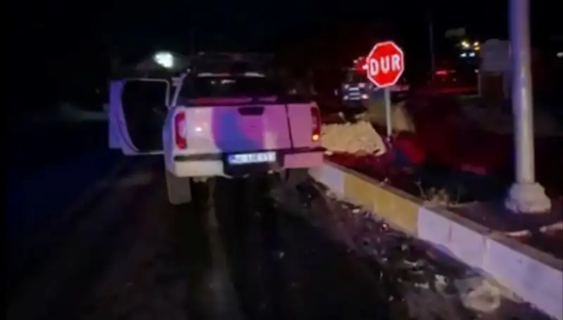 İzmir’de Kamyonet ile Hafif Ticari Araç Çarpıştı: 7 Yaralı!