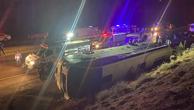 İşçi Servisi Kaza Yaptı: 23 Kişi Yaralandı, Hayatlar Tehlikede!