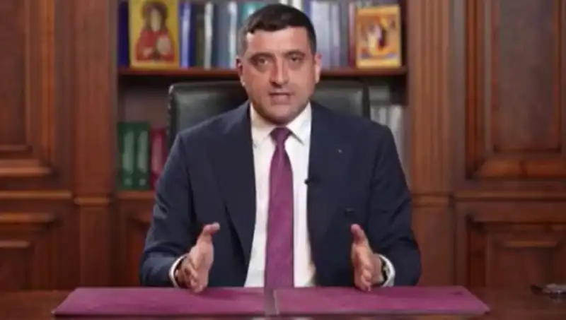 Romanya'da Seçimlerde Aşırı Sağcı Aday İlk Turda Beklenmedik Bir Başarı Elde Etti!