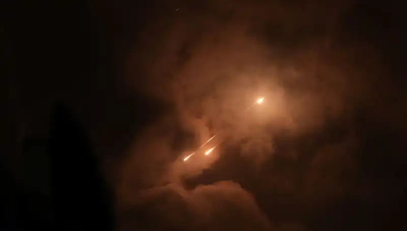 İran’ın Gece Saldırıları: Füzelerin Ateşlenme Saatleri ve Stratejik Nedenleri