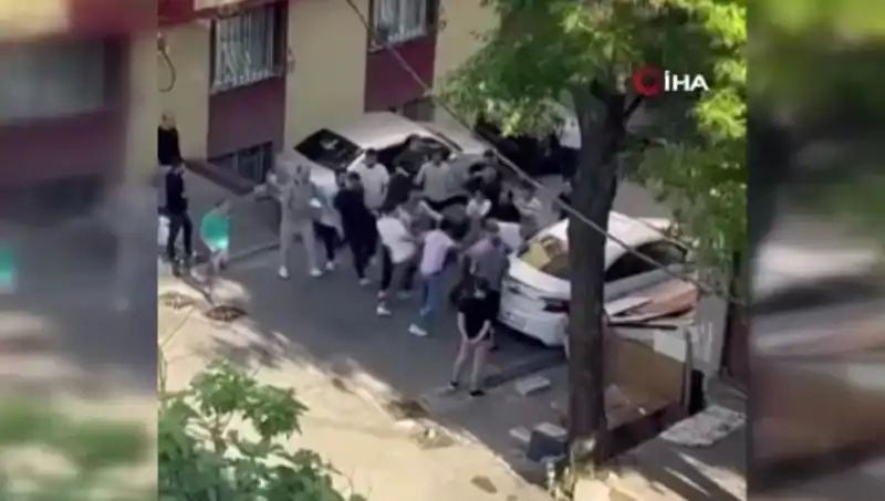 Kapıları Zorlayan Madde Bağımlısına Meydan Dayakları: Caddelerde Kaos