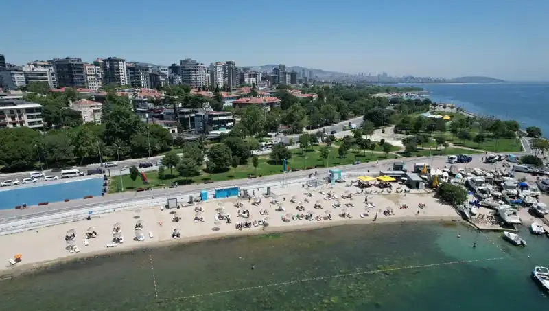 Sıcak Havanın Alevlendirdiği Caddebostan Sahili: İstanbul’da Yaz Keyfi Başladı