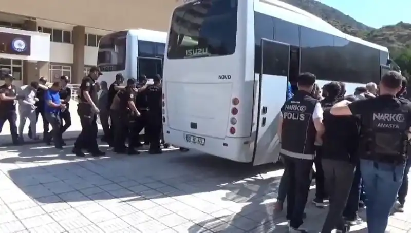 Amasya'da Uyuşturucu Operasyonu: 13 Kişi Gözaltına Alındı