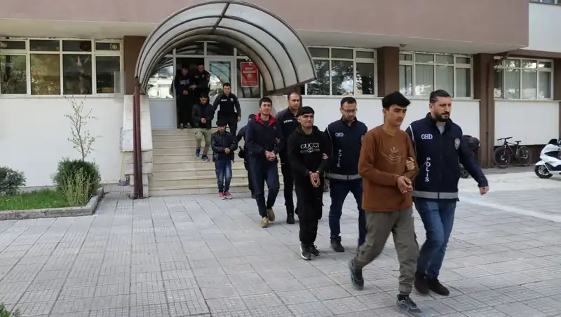 İki İlde Düzensiz Göçmen Operasyonu: 21 Yakalama