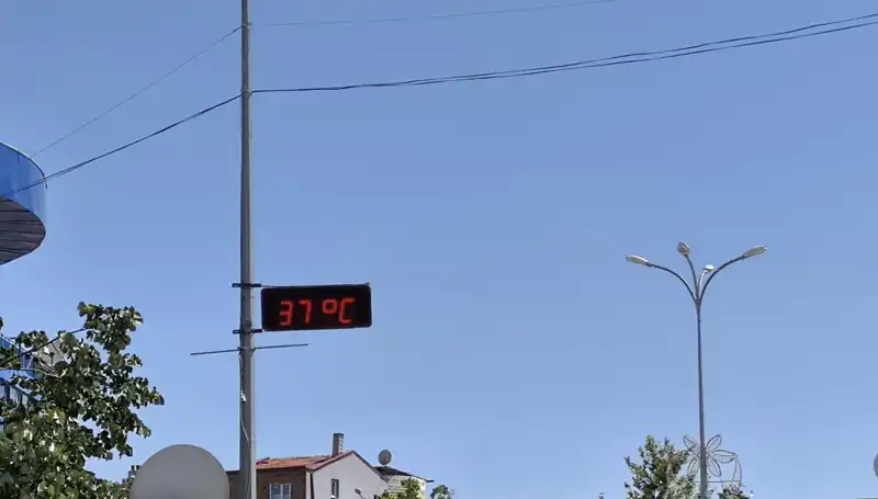 Termometreler Sıcaklık Rekoru Kırdı: İlçede 38 Dereceyi Geçti!