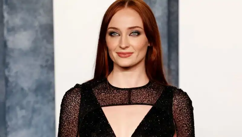 Sophie Turner'ı Kızdıran Yorum: Game of Thrones Yıldızı Tepkisini Gösterdi!