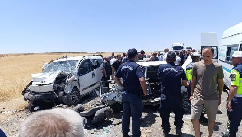 İki Araç Çarpıştı: Feci Kaza Sonucu 4 Kişi Hayatını Kaybetti