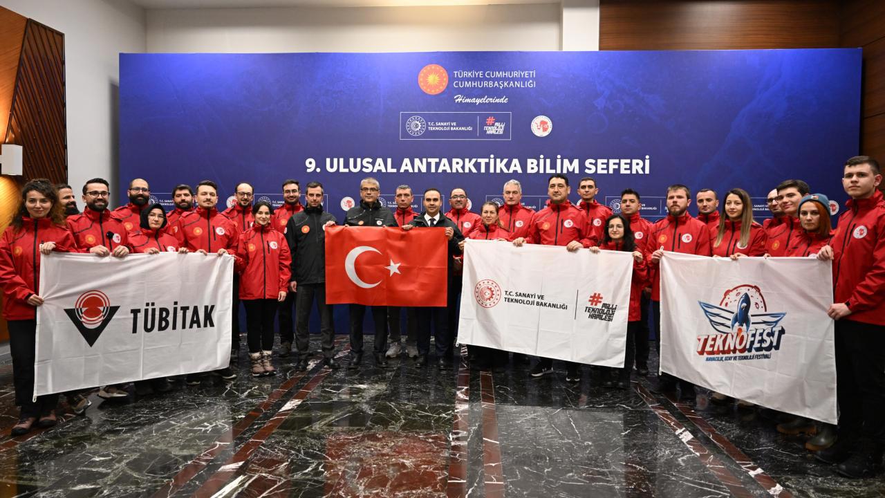 Türk Bilim İnsanları Antarktika'da 9. Kez Araştırmalara Başladı