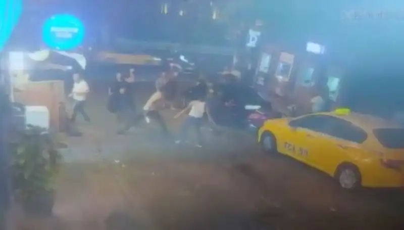 Beyoğlu'nda Laf Atma Kavgası Kanlı Bir Olayla Sonuçlandı