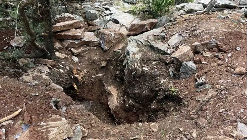 Eski Vali ve Emekli Albay Define Ararken Yakalandı: Olayın Ardındaki Şok Gerçekler
