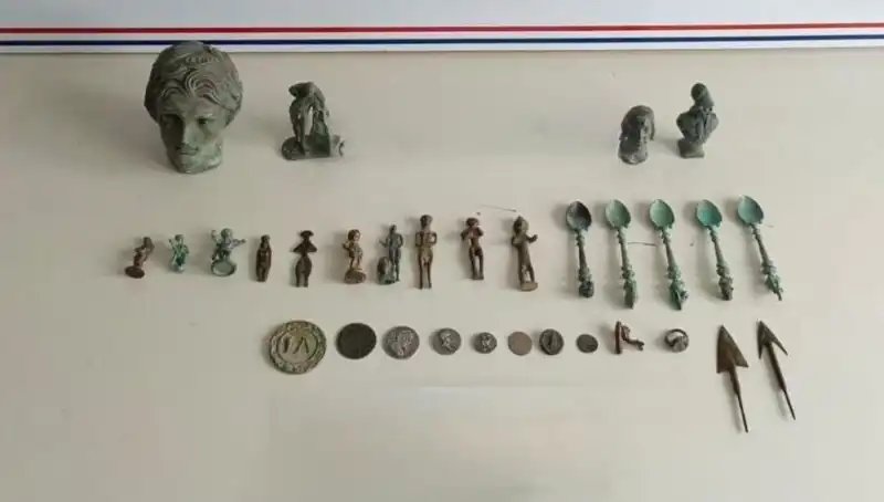 Roma Dönemine Ait Tarihi Eserler Yakalandı: Tarihimize Sahip Çıkmalıyız