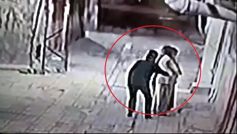 İstanbul'da Pazarcı ve Simitçi Kılığına Giren Polisler, Kapkaççılara Geçit Vermedi