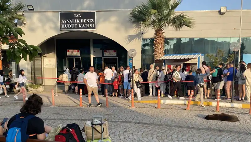 Midilli Adası’na Bayramda Akın Eden Tatilcilerin Sevinci