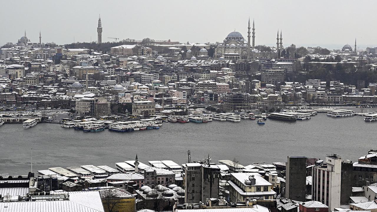 Kar İstanbul'u Beyaz Örtü İle Kapladı