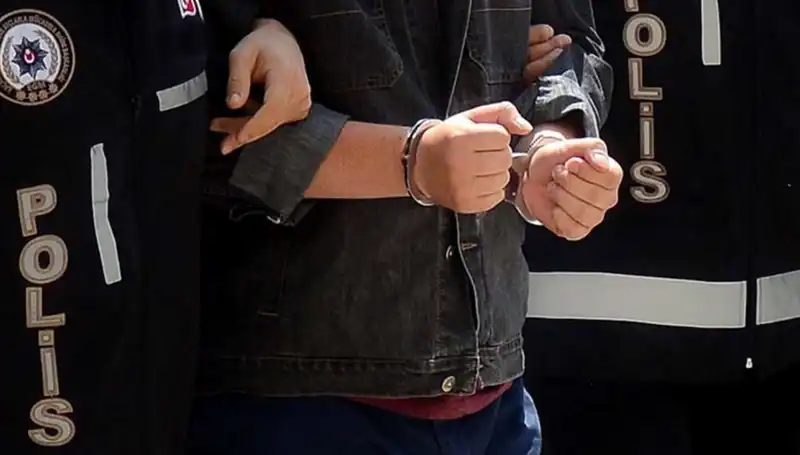 Kayseri'de Yasa Dışı Silah Ticareti Operasyonu: İki Şüpheli Yakalandı