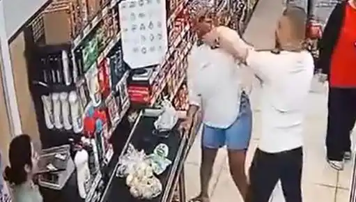 Marketteki Kasa Sırasında Şok Edici Olay: Anne ve Çocuk Gözleriyle İzledi