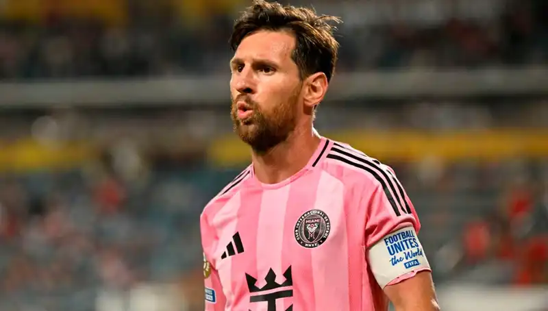 Messi'nin Şaşırtan İlk Maçında Son Dakika Şutu Direkten Döndü!
