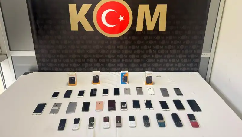 Gümrük Kaçağı 37 Cep Telefonu Yakalandı: Detaylar Merak Uyandırıyor