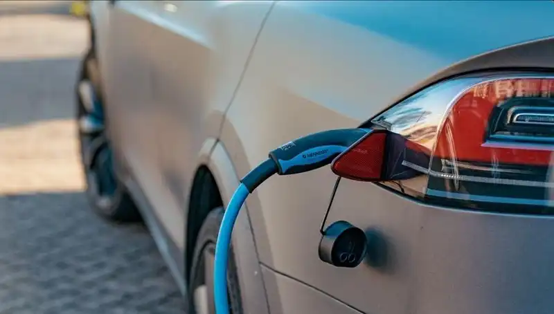 Elektrikli Araç Satışlarındaki Düşüş: Sebepleri ve Gelecek Beklentileri