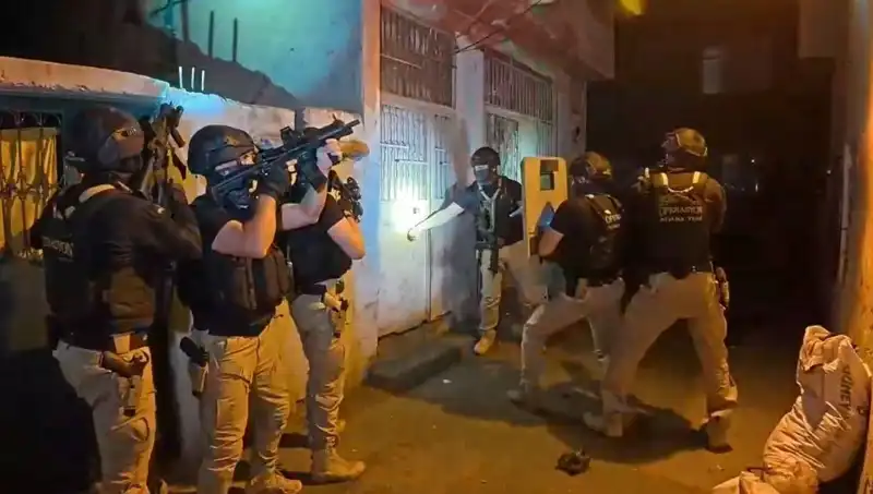 İstanbul'da DAEŞ Operasyonu: 18 Kişi Gözaltına Alındı!
