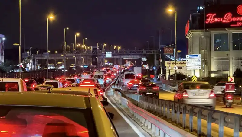 Yenibosna Metrobüs Yolu Üst Geçidinde Heyecan Verici Yenilikler