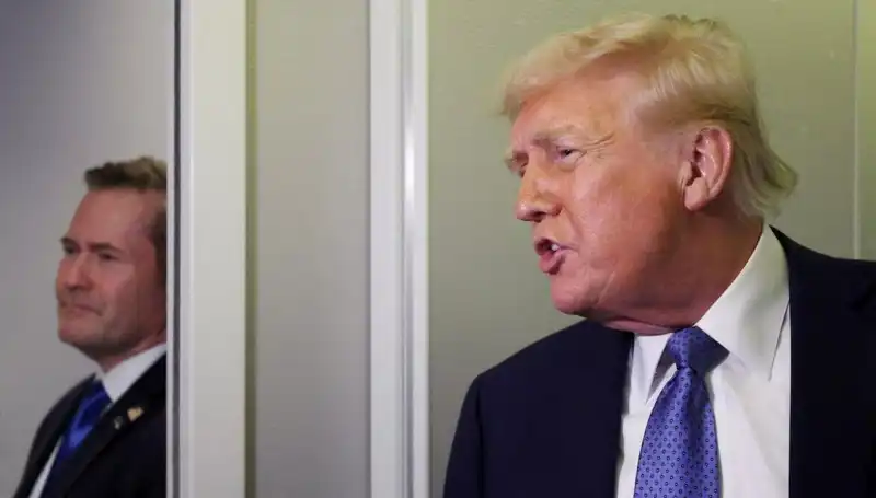 Trump, Mike Waltz’u Görevden Alarak Sürpriz Bir Karara İmza Attı