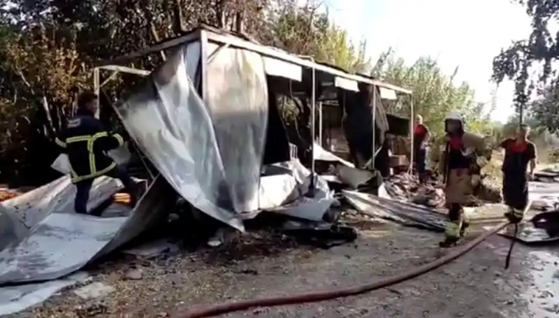 Hatay'da Konteyner Yangını: İtfaiye Savaşmaya Geldi, Her Şey Kül Oldu!
