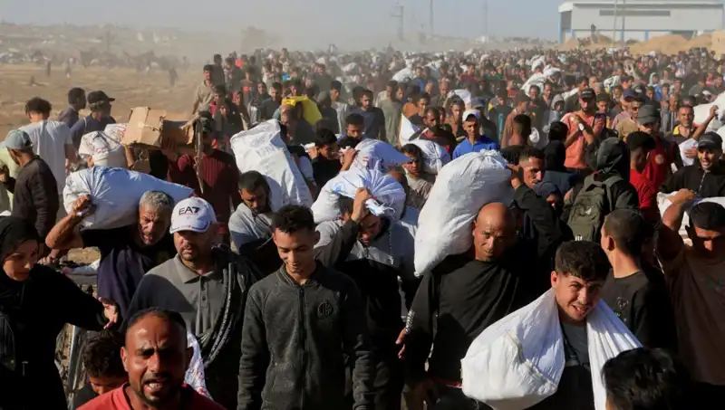 İsrail Ordusu, Han Yunus'a Kuşatma Başlattı: 15 Kilometrelik Koridor Açıldı