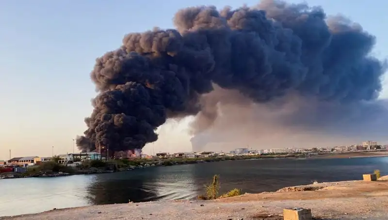 Port Sudan'da Havalimanı ve Ordu Üssüne Yönelik Patlamalar Meydana Geldi