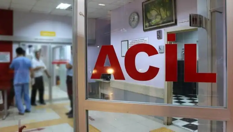 Burdur'da Bıçaklı Kavga: Sokaklarda Dehşet Saçıldı, Bir Kişi Ağır Yaralandı