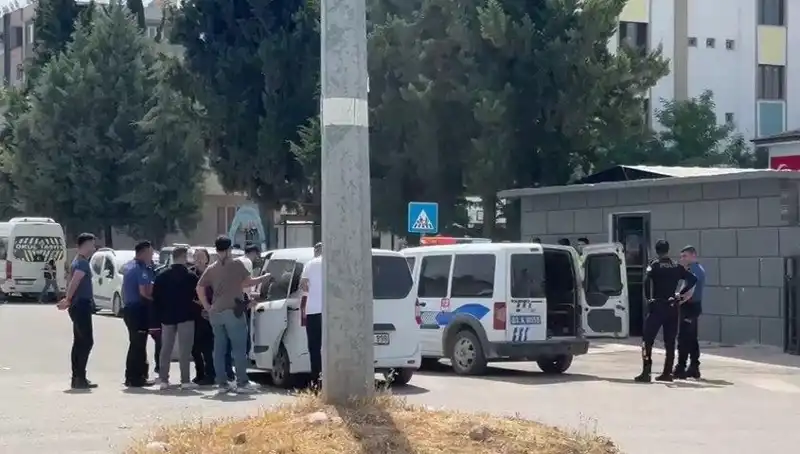 Adliye Önünde Aileler Arasında Çıkan Kavga: 5 Yaralı, 7 Gözaltı