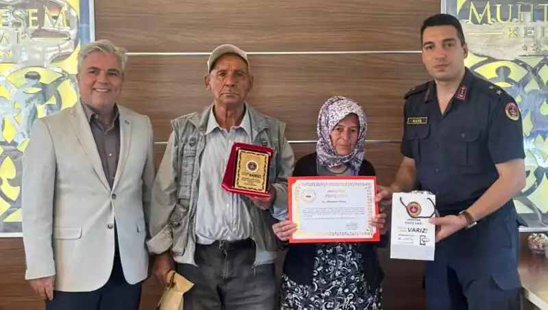 Tek Evlerini Bağışlayan Ailenin Duygulandıran Hikayesi