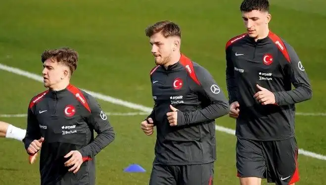 Galatasaray, Fenerbahçe ile Anılan Milli Yıldızı Transfer Etti!