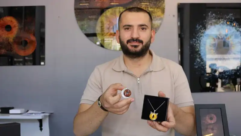 Işık ve Sanatın Buluşması: İris Fotoğraflarıyla Özgün Takı ve Tablo Tasarımları